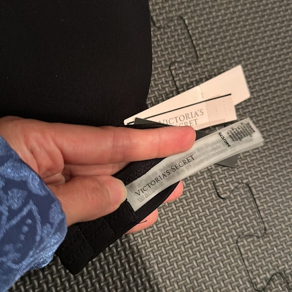 New Victoria secret bikini swim top size 34C - Picture 3 of 8